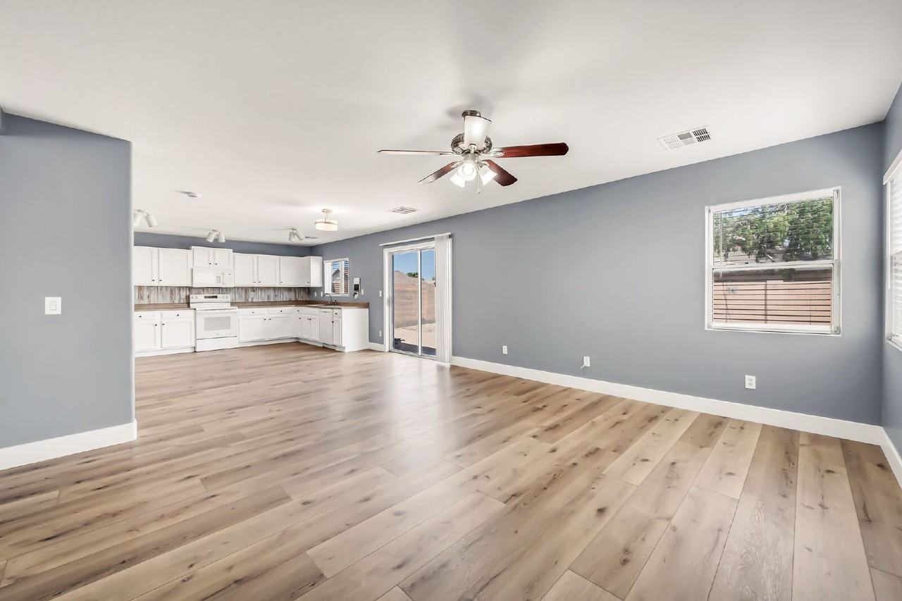2422 E Olivine Rd - Photo 6 of 44