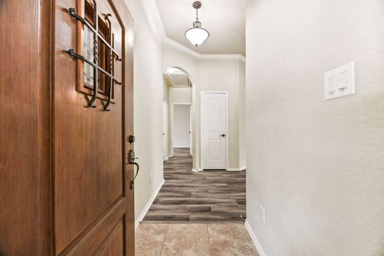 209 Rawhide Way - Photo 4 of 26