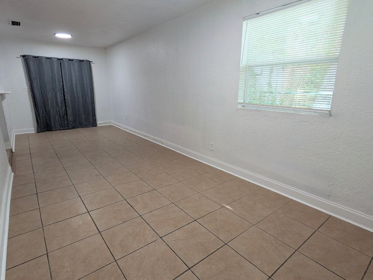 810 Laurel St - Photo 2 of 11