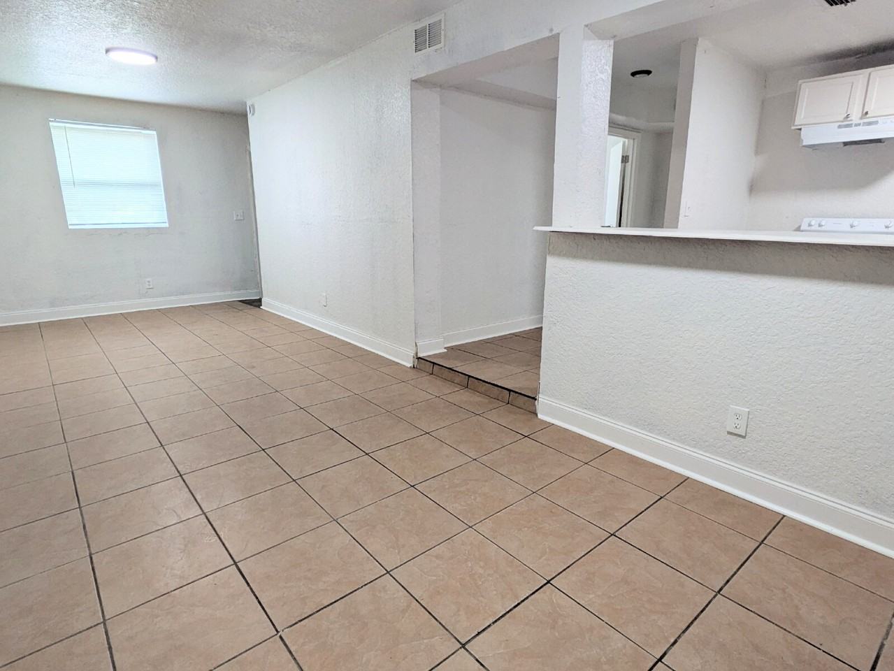 810 Laurel St - Photo 3 of 11
