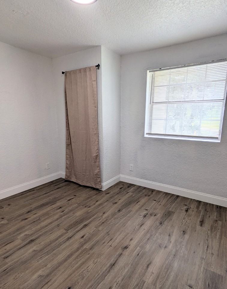 810 Laurel St - Photo 5 of 11