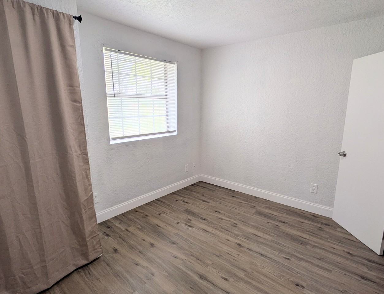 810 Laurel St - Photo 6 of 11