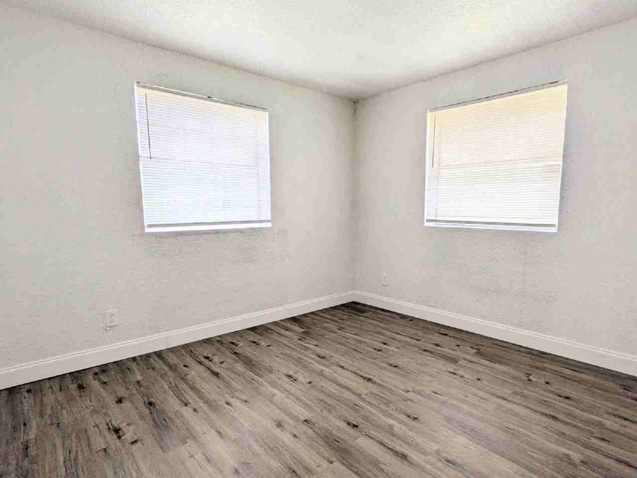 810 Laurel St - Photo 7 of 11