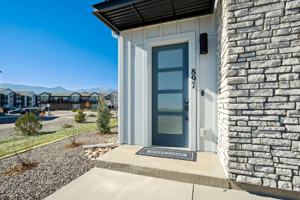 featured image of 897 Beckton Hts