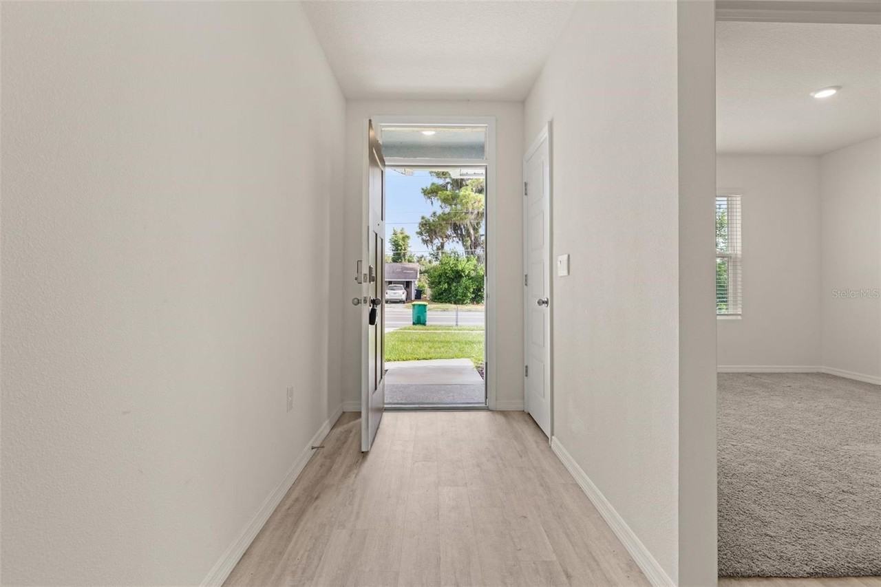 1078 Clay Blvd - Photo 5 of 50