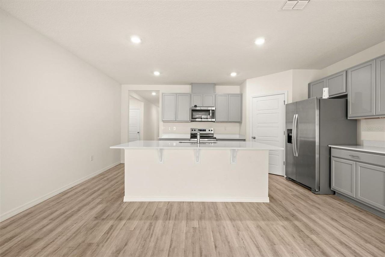 1078 Clay Blvd - Photo 6 of 50