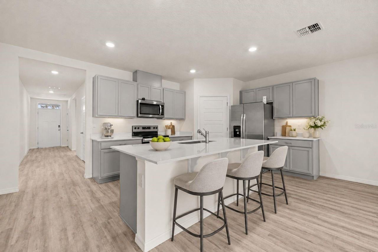 1078 Clay Blvd - Photo 7 of 50