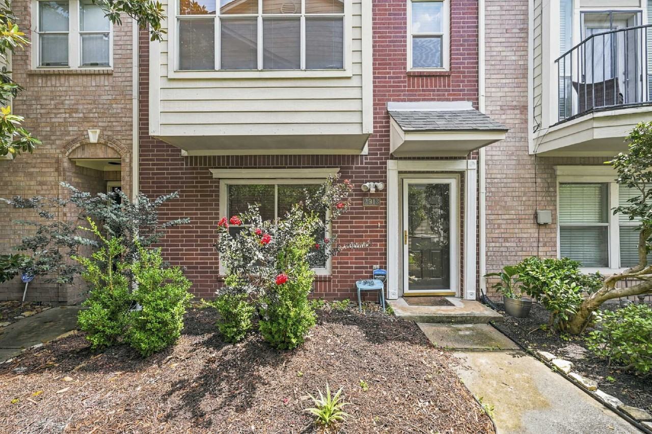 2913 Crawford St #B - Photo 2 of 31