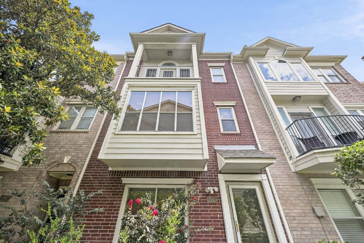 2913 Crawford St #B - Photo 3 of 31