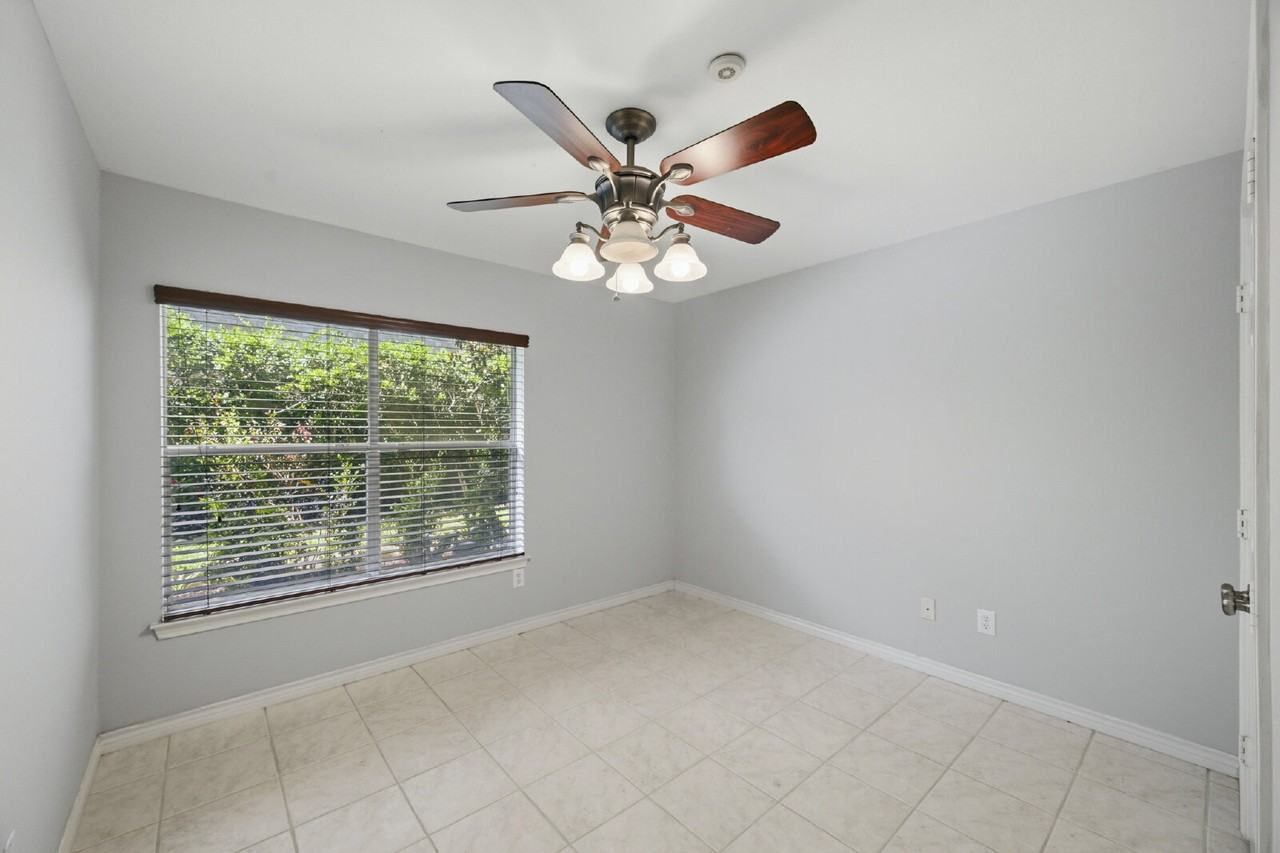 2913 Crawford St #B - Photo 5 of 31