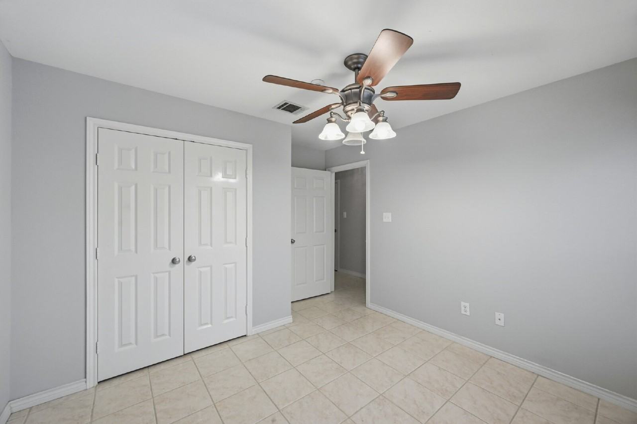 2913 Crawford St #B - Photo 6 of 31