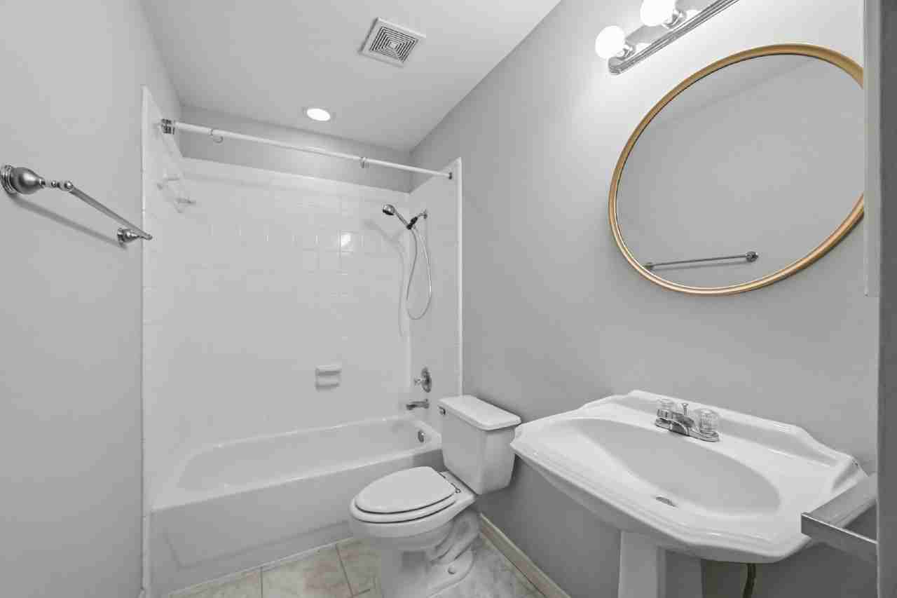 2913 Crawford St #B - Photo 7 of 31