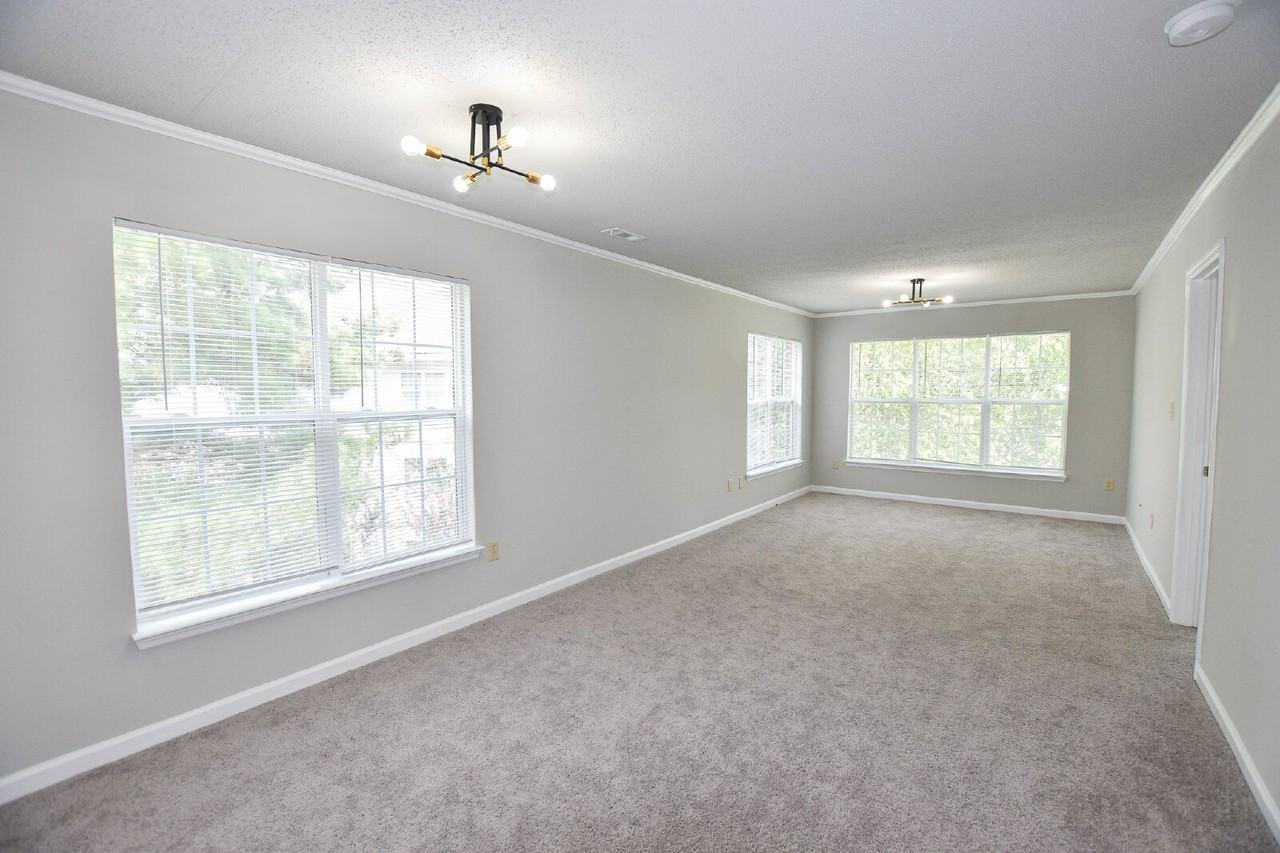 4273 Villas Dr - Photo 2 of 16