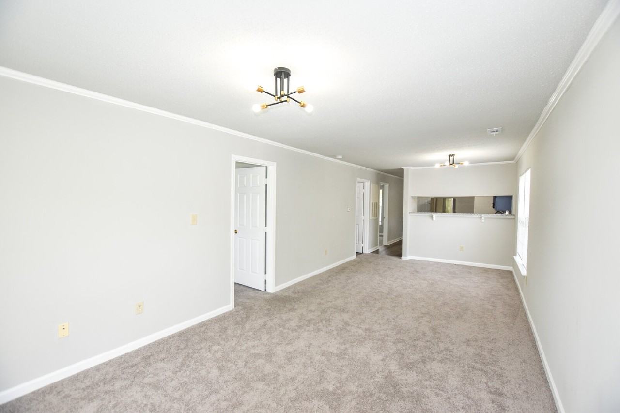 4273 Villas Dr - Photo 3 of 16