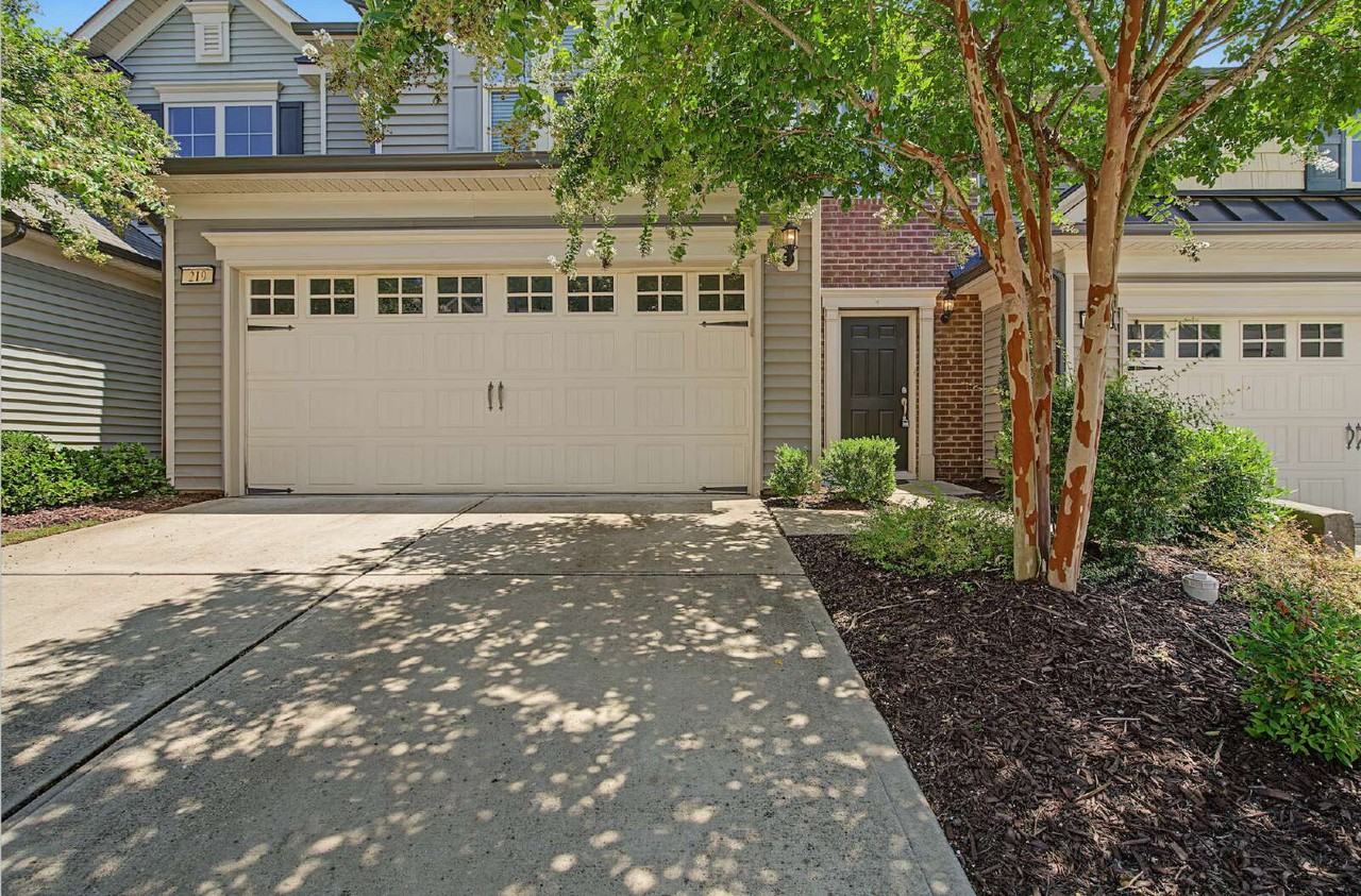 219 Lynchwick Ln - Photo 2 of 38