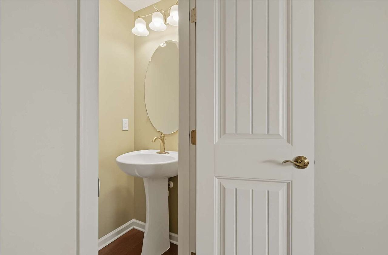 219 Lynchwick Ln - Photo 7 of 38