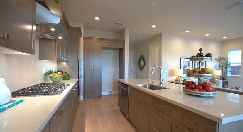 3572 Edgewood Dr - Photo 2 of 10