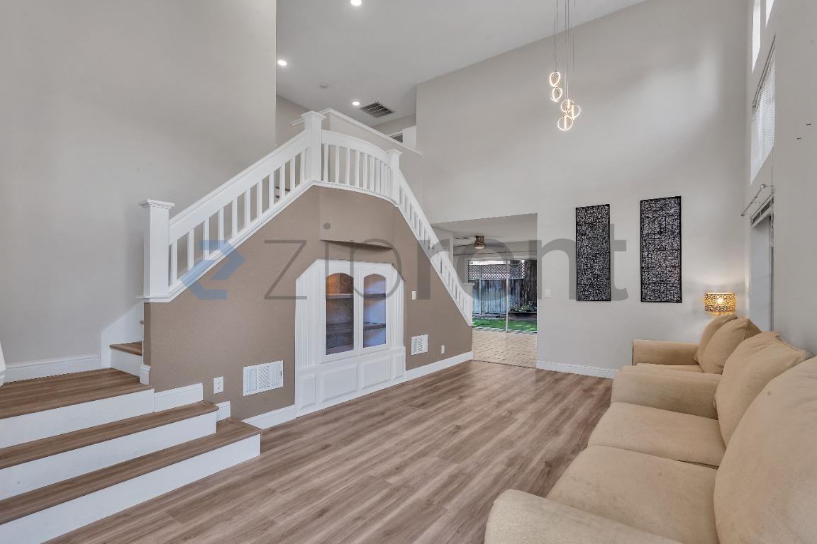 1240 Litchfield Ave - Photo 4 of 36
