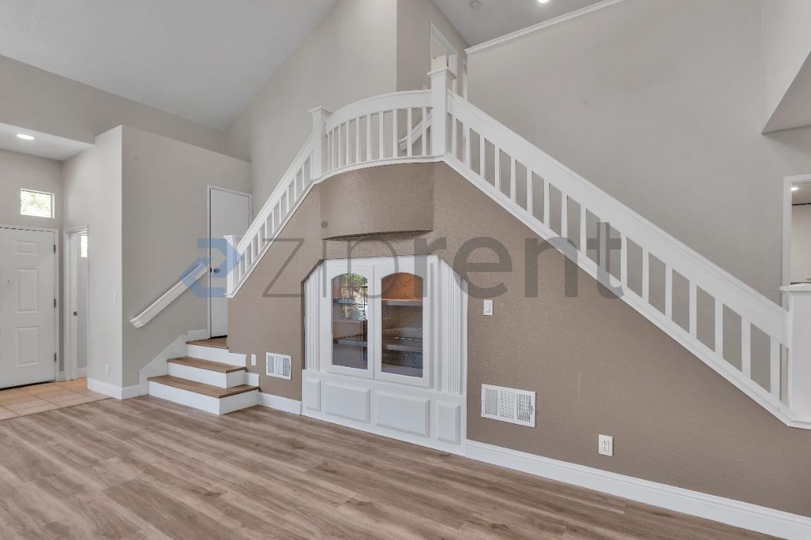1240 Litchfield Ave - Photo 5 of 36