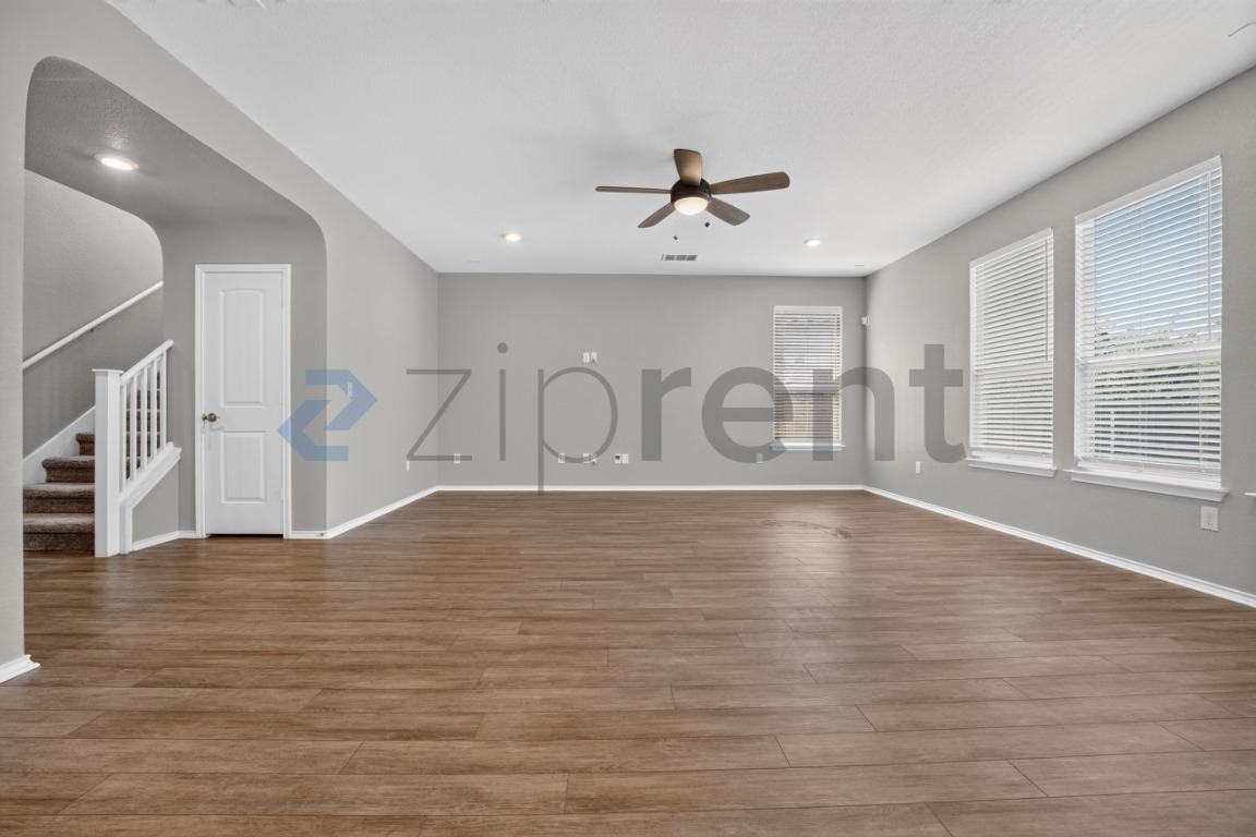 536 Ayinger Ln - Photo 2 of 36