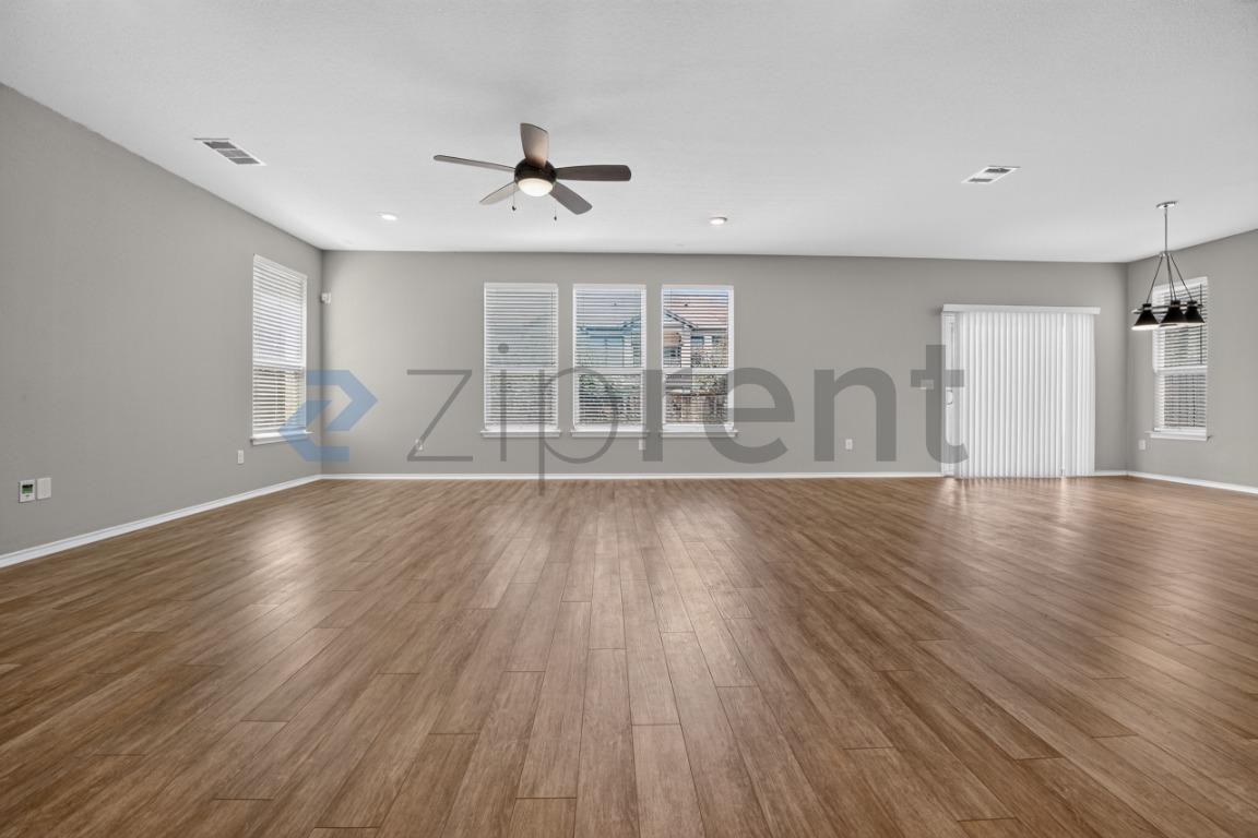 536 Ayinger Ln - Photo 5 of 36