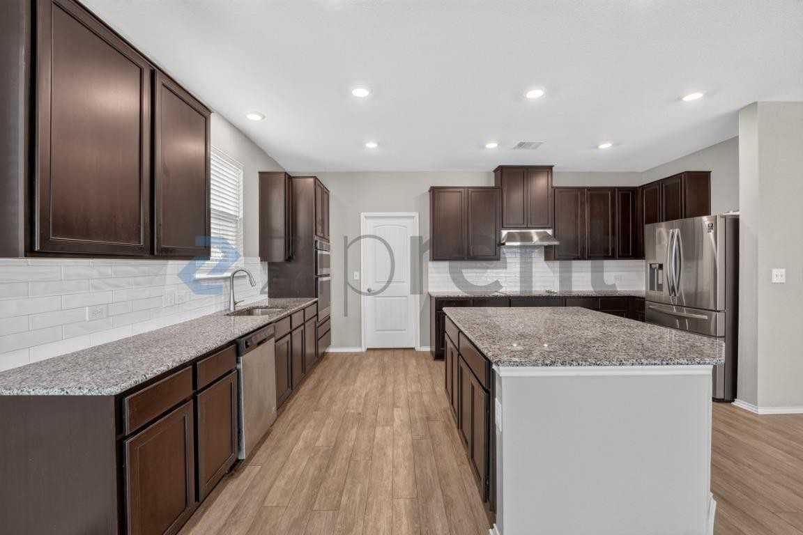 536 Ayinger Ln - Photo 7 of 36