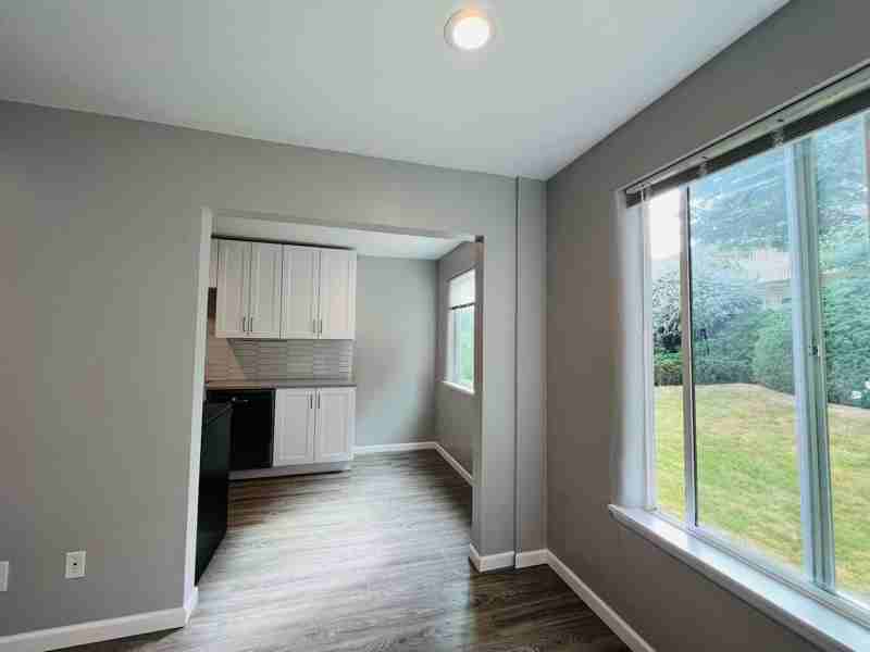 4729 40th Ave Ne - Photo 5 of 24
