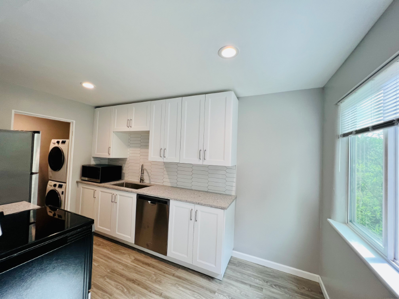 4729 40th Ave Ne - Photo 6 of 24