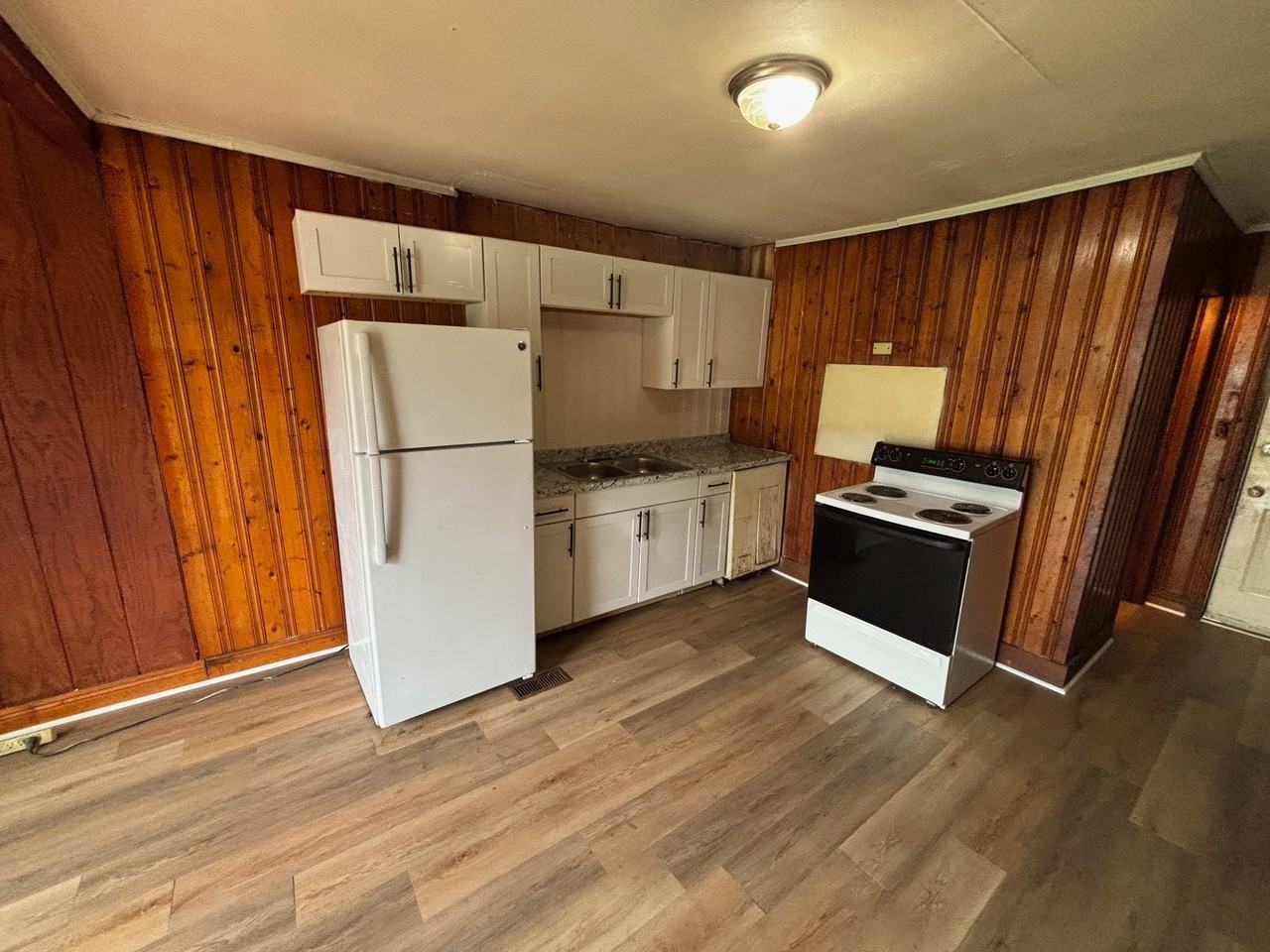 1051 Harbor Rd #B - Photo 2 of 7