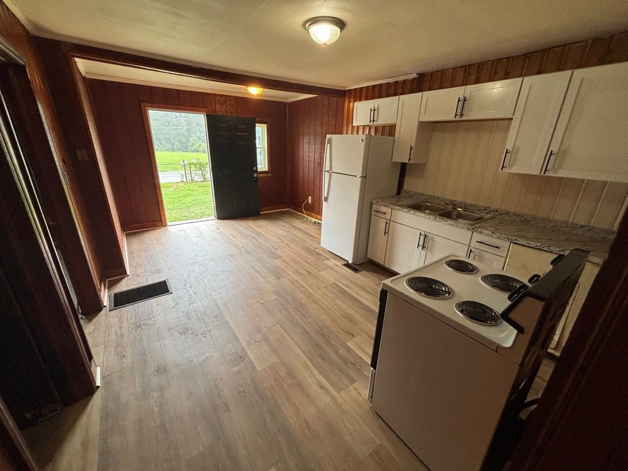 1051 Harbor Rd #B - Photo 3 of 7