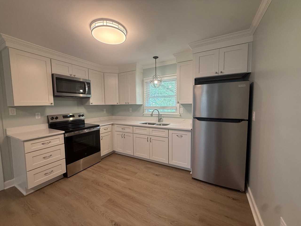 120 N Pinewood Dr #2 - Photo 2 of 17