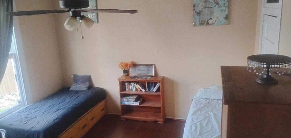 1816 E Houston St #2 - Photo 2 of 15