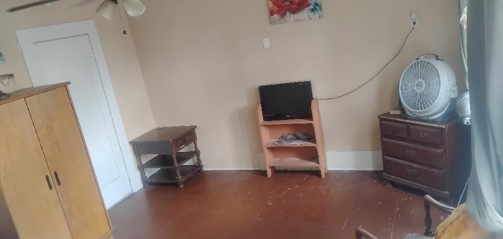 1816 E Houston St #2 - Photo 5 of 15