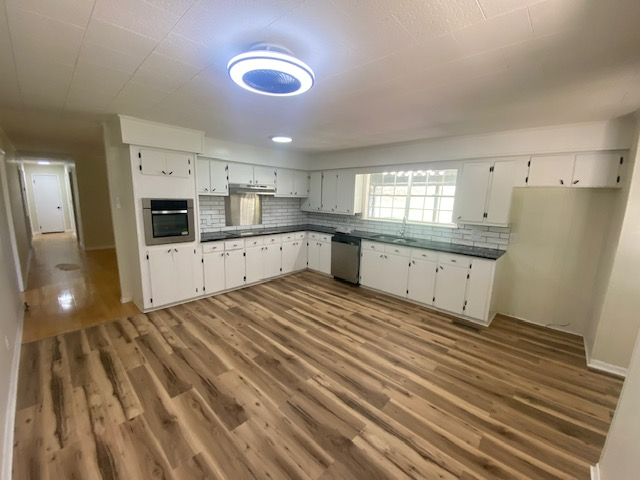 588 Alexander Rd - Photo 5 of 21