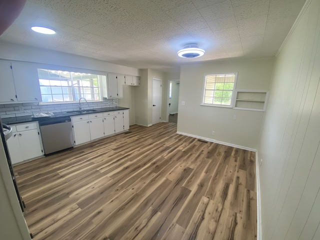 588 Alexander Rd - Photo 6 of 21