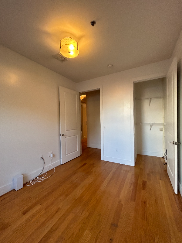 646 Montgomery St #1F - Photo 5 of 38