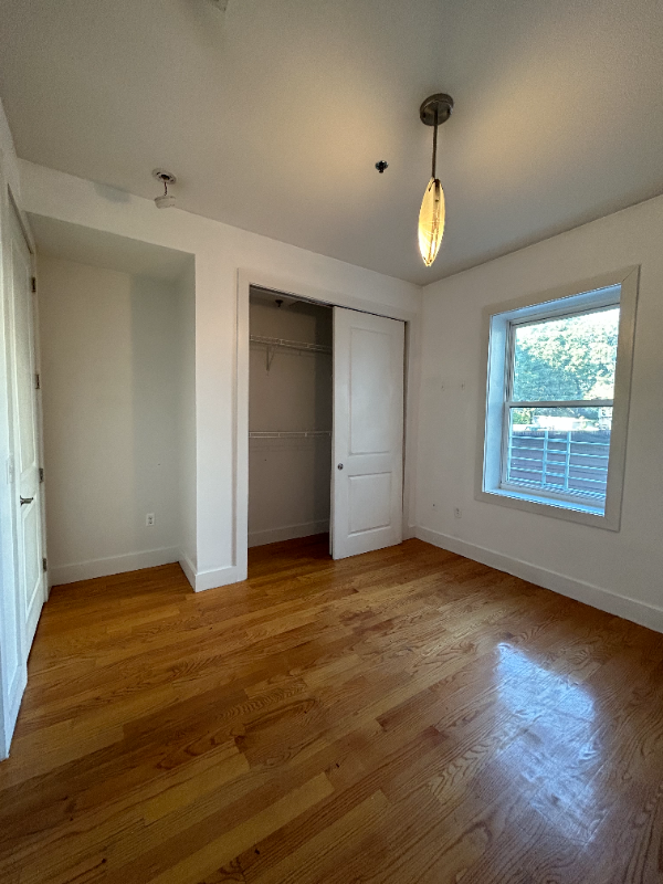 646 Montgomery St #1F - Photo 7 of 38
