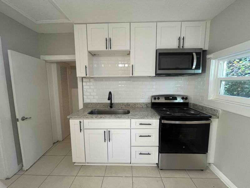 127 1/2 W Palmetto Ave #1-2 - Photo 2 of 6