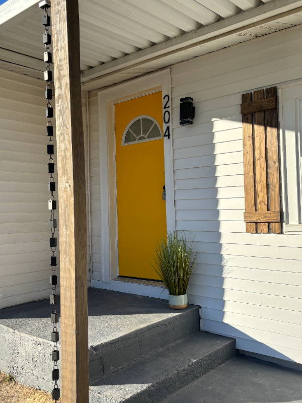 204 W England Ave - Photo 3 of 18