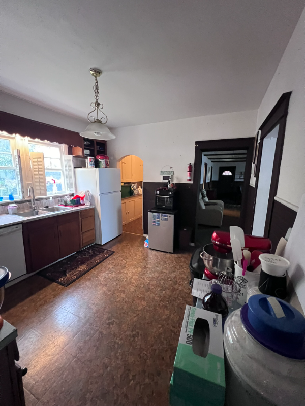 3571 Winchester Ave - Photo 3 of 12