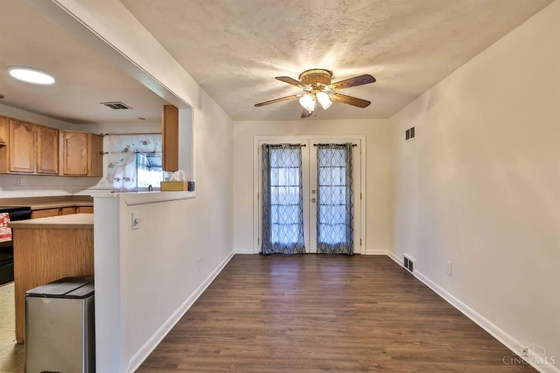 5675 Day Cir W - Photo 6 of 12