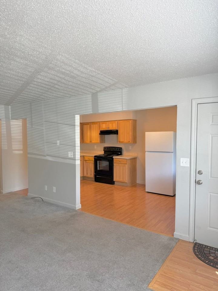 Willow Lake Apartments - Photo 3 of 35