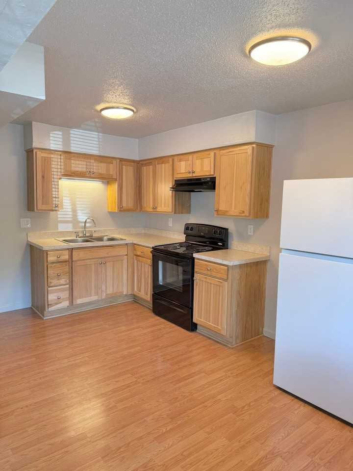 Willow Lake Apartments - Photo 4 of 35