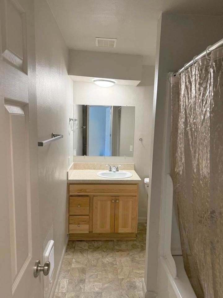 Willow Lake Apartments - Photo 6 of 35