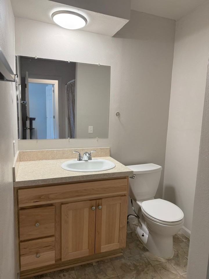 Willow Lake Apartments - Photo 7 of 35