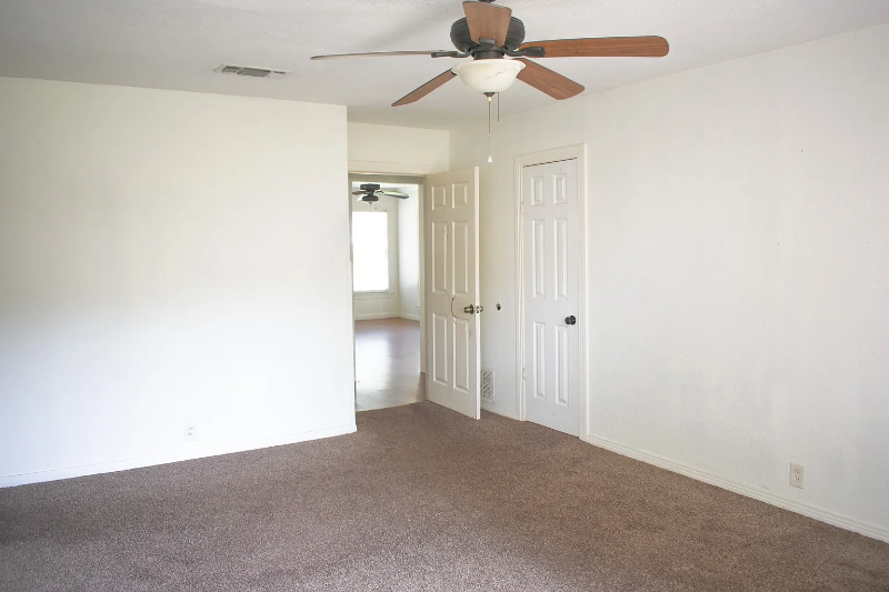 1819 E Polk St - Photo 5 of 8