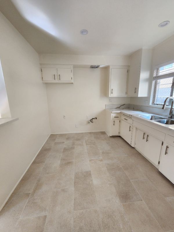 17620 Burbank Blvd #3 - Photo 4 of 16