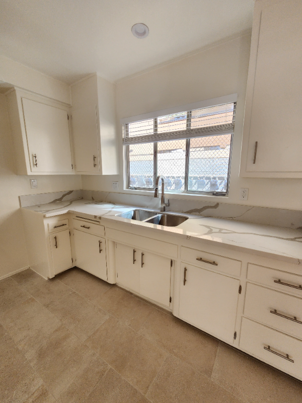 17620 Burbank Blvd #3 - Photo 5 of 16