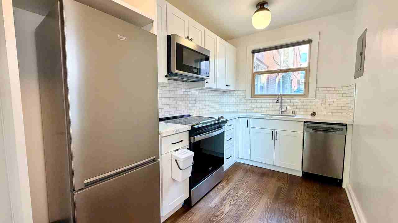 Devoe Apartments - Photo 5 of 17