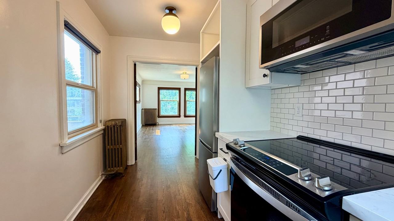 Devoe Apartments - Photo 6 of 17